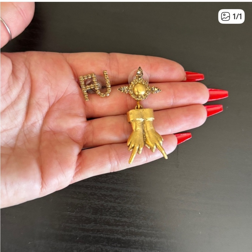 Dylanlex JAC earring pair, in like new condition, the coolest earrings!!!